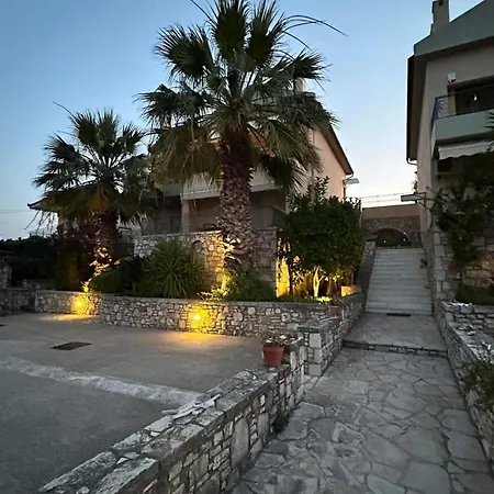 Apartment House Petalídhion