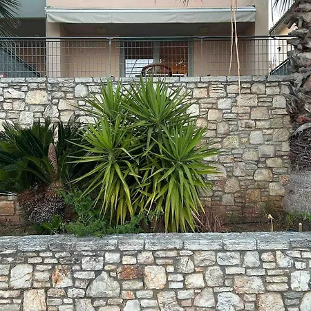 House * Petalídhion