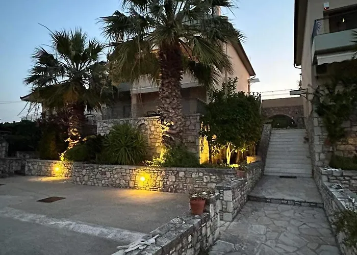 Apartament House Petalídhion